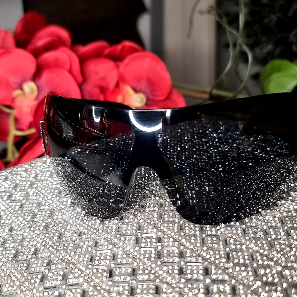 CHANEL logo oversized Ski Shield sunglasses in black w/Swarovski crystal CC embl - Picture 10 of 15